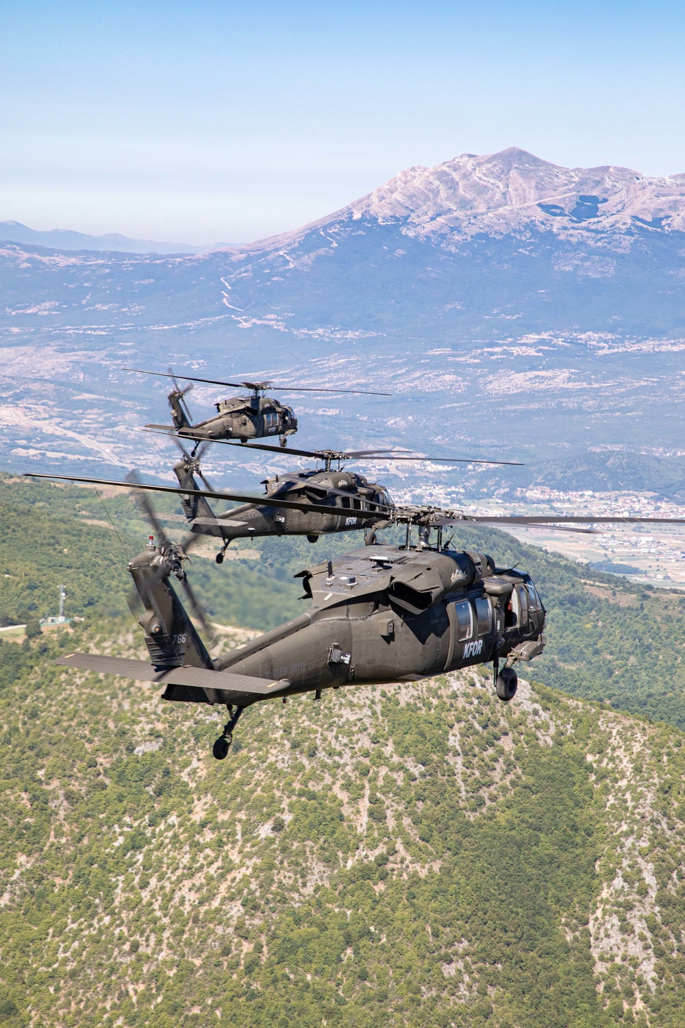 KFOR RC-E Aviation conducts multiship training