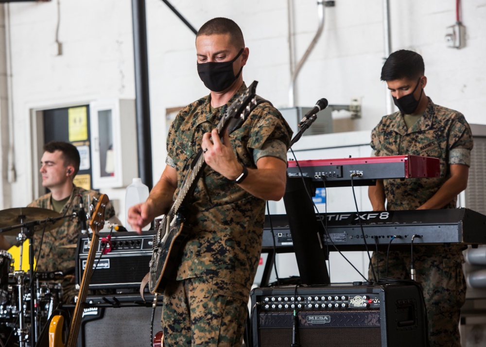 3rd MAW Band Performs for HMH-462