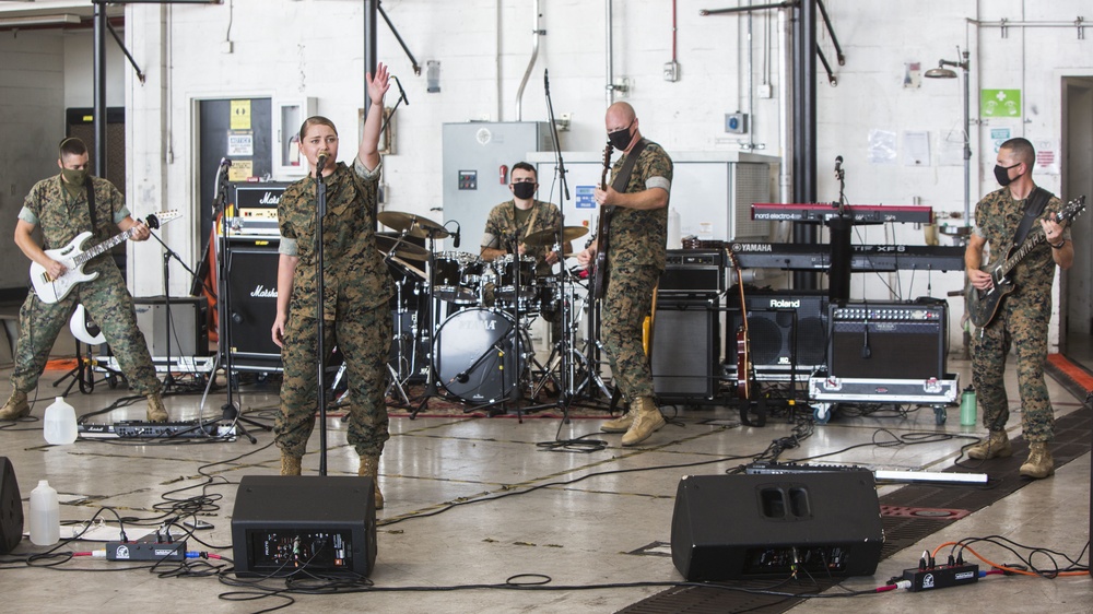 3rd MAW Band Performs for HMH-462