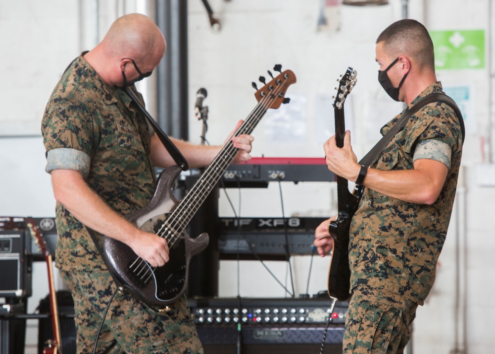 3rd MAW Band Performs for HMH-462