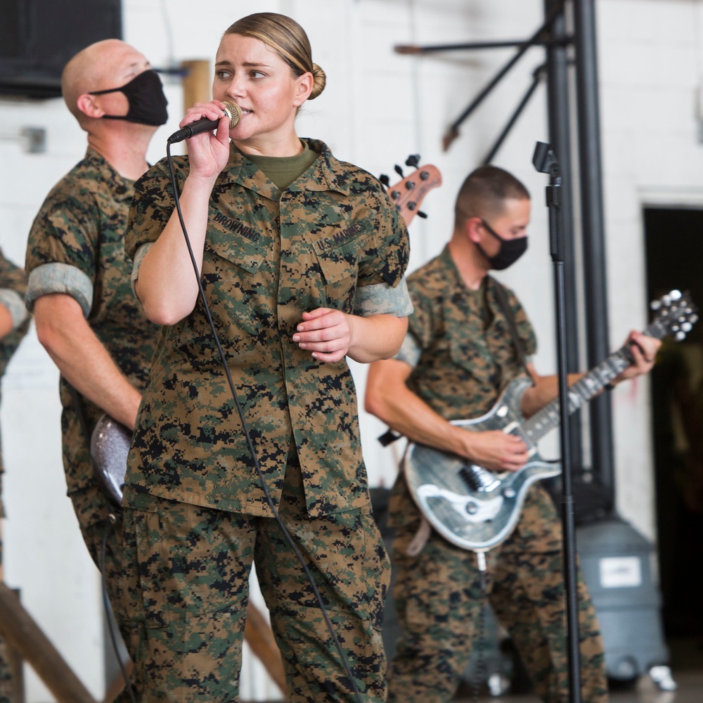 3rd MAW Band Performs for HMH-462