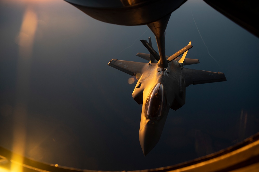 28th EARS refuels F-35s