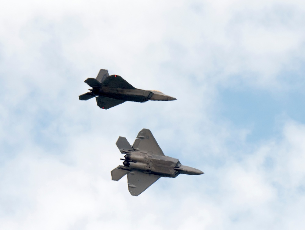F-22 Raptors land at WPAFB
