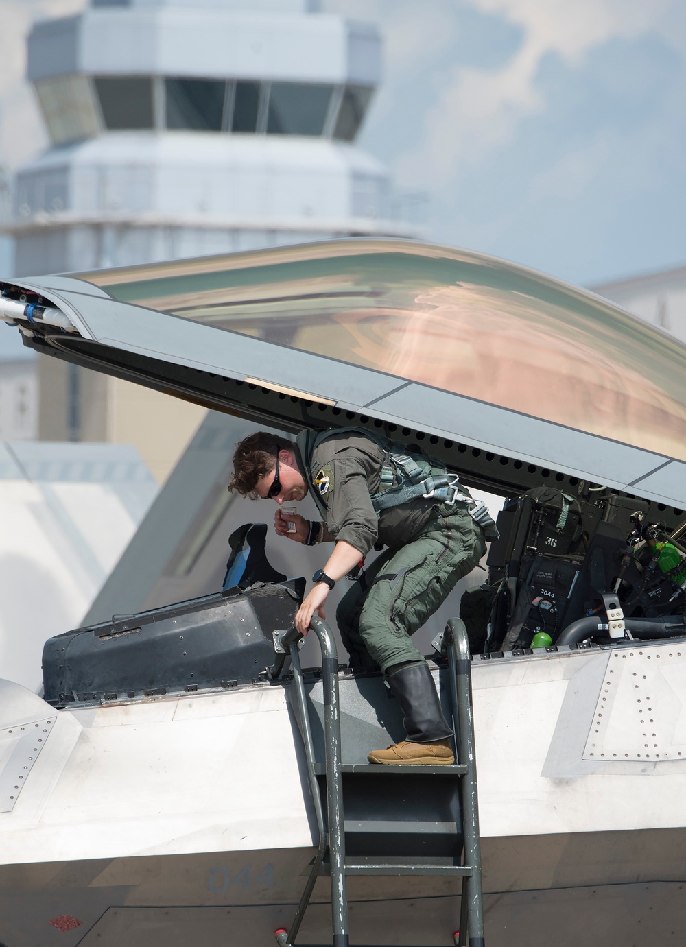 F-22 Raptors land at WPAFB