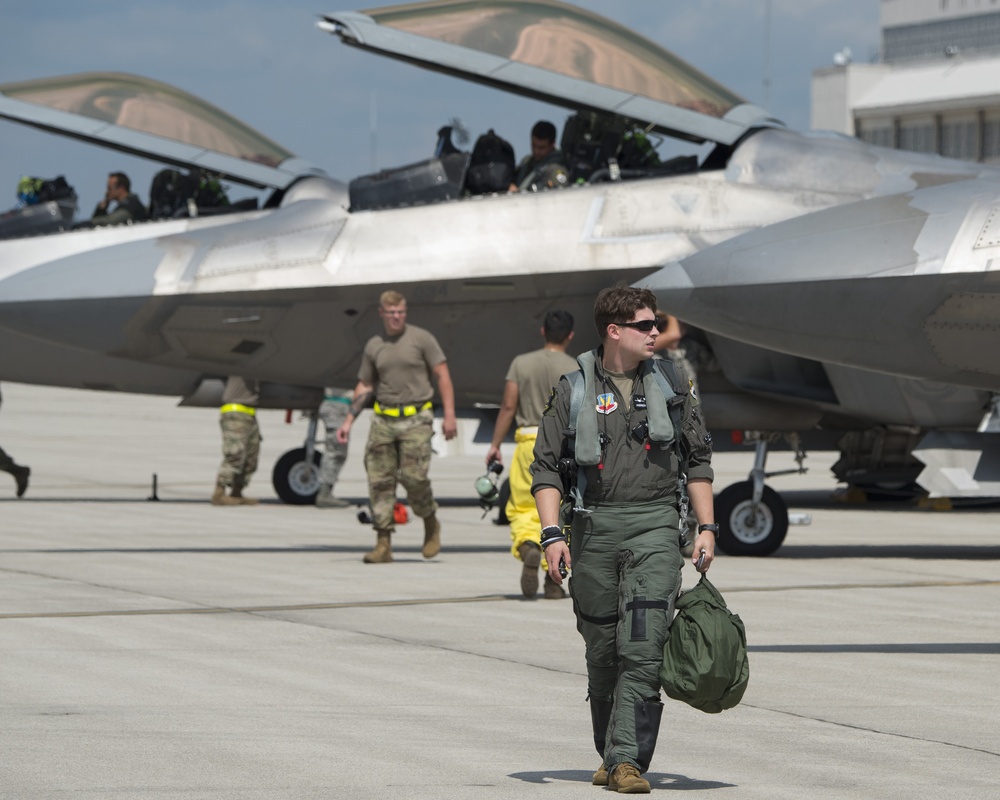 F-22 Raptors land at WPAFB