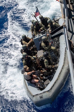 USS Lake Erie Maritime Security Exercise during RIMPAC 2020 [Image 4 of 5]