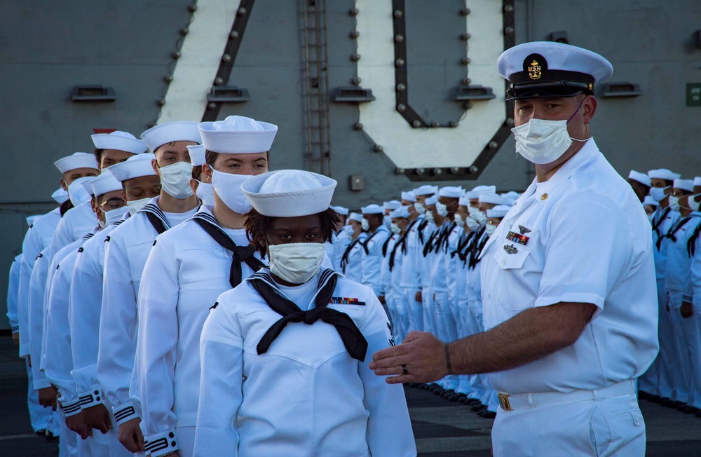 USS Carl Vinson (CVN 70) Sailors Man the Rails