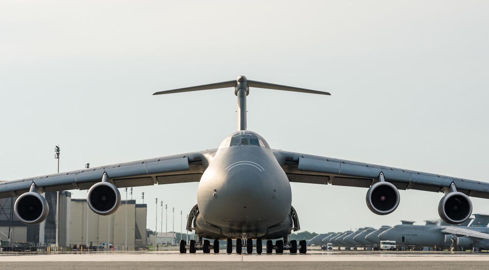 DVIDS - Images - C-5M Super Galaxy taxis at Dover AFB [Image 5 of 8]