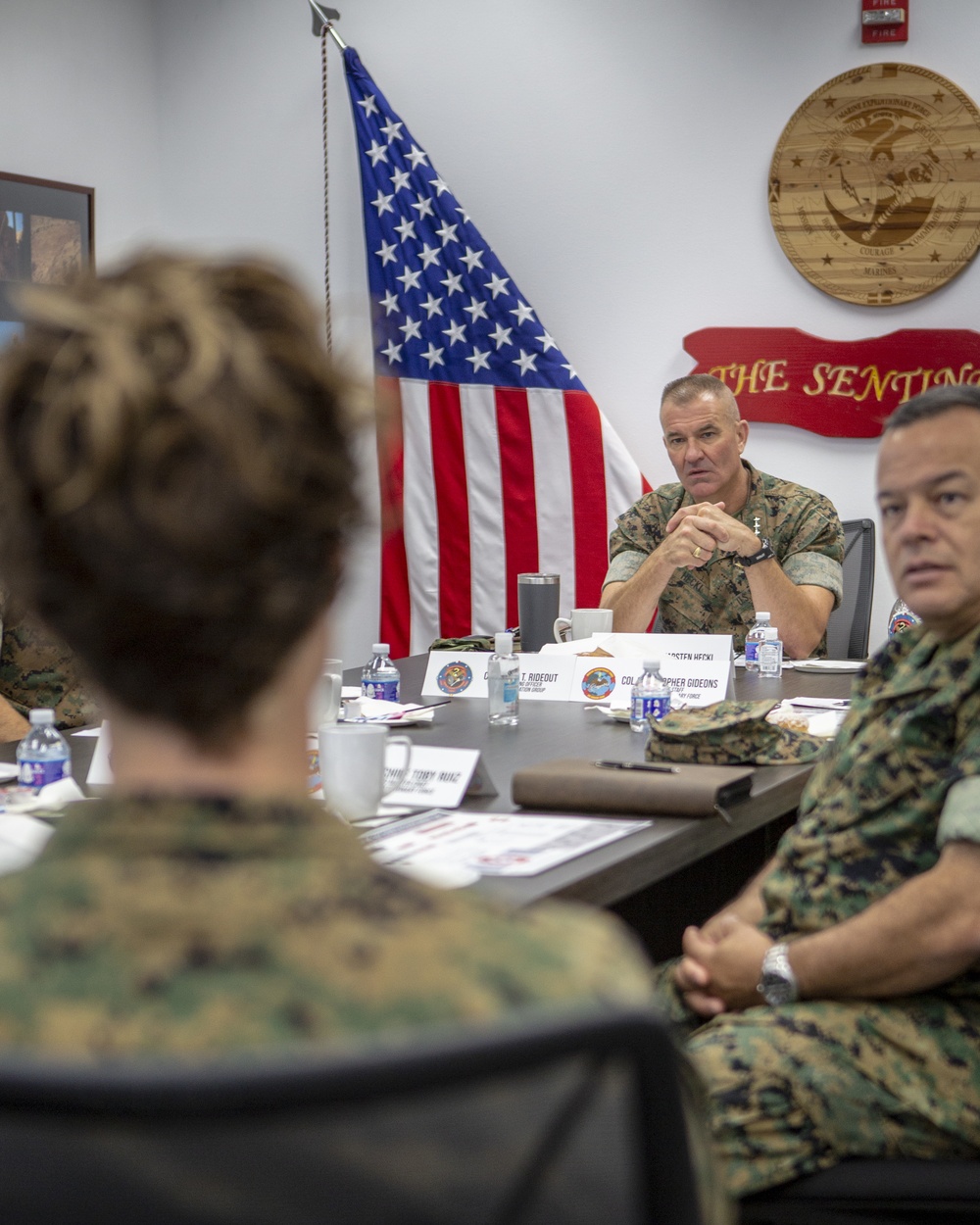 I MEF CG, Lt. Gen. Heckl, Visits I MIG