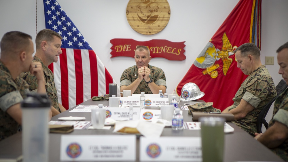 I MEF CG, Lt. Gen. Heckl, Visits I MIG