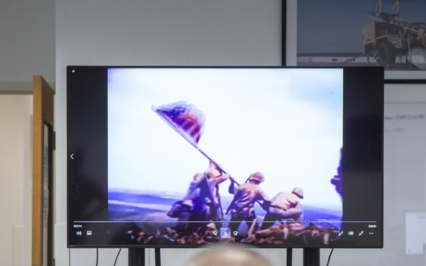 I MEF CG, Lt. Gen. Heckl, Visits I MIG