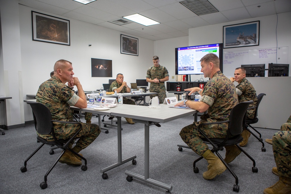 I MEF CG, Lt. Gen. Heckl, Visits I MIG