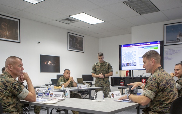 I MEF CG, Lt. Gen. Heckl, Visits I MIG