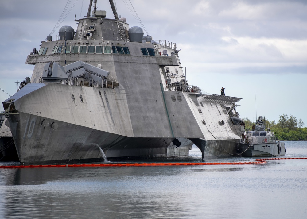 CRS 3 Refueling Alongside LCS 10