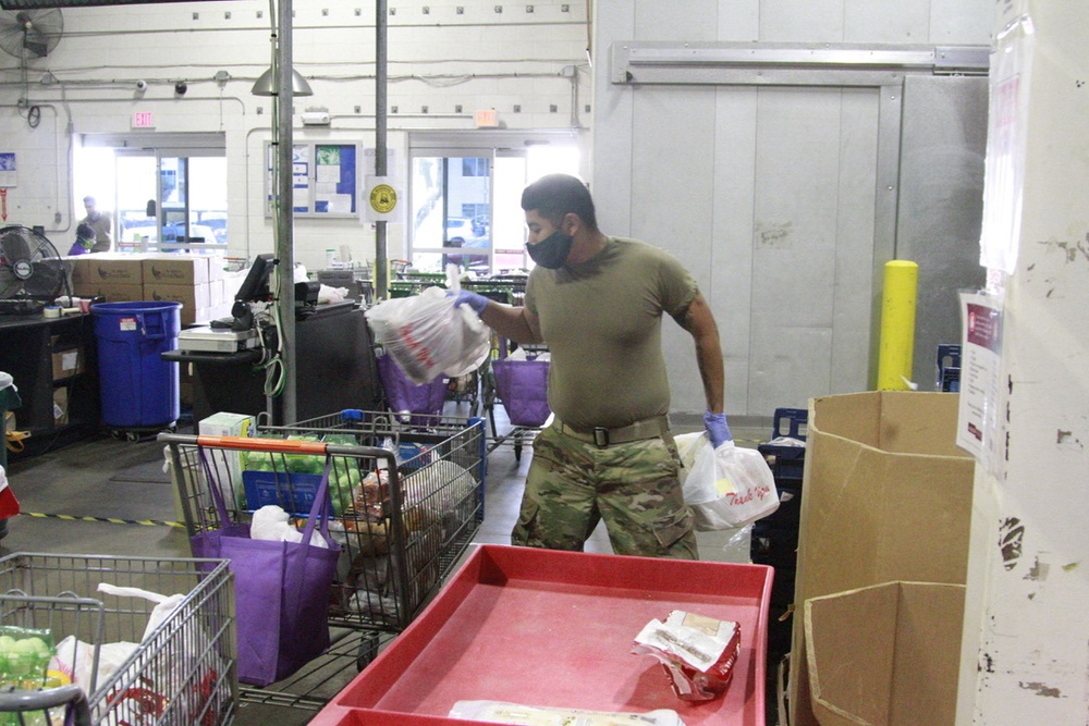 AZNG Service Members working at Food bank