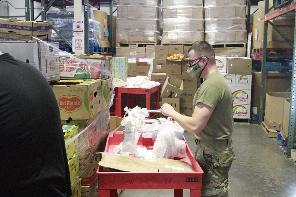 AZNG Service Members working at Foodbank