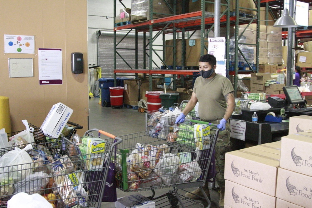 AZNG Service Members working at Food bank