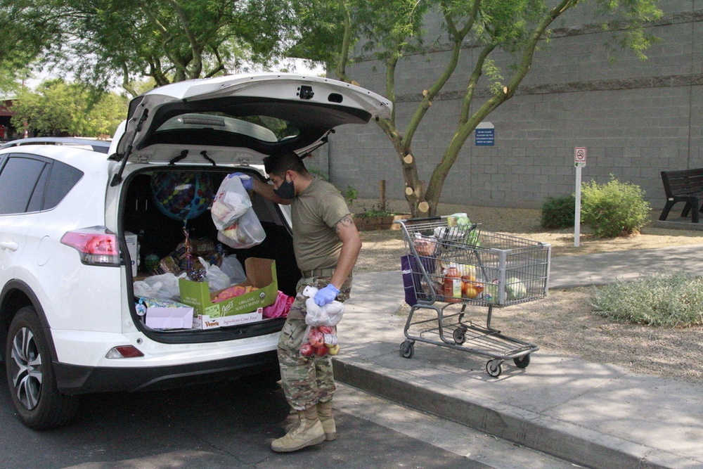 AZNG Service Members working at Food bank