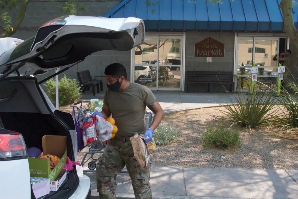 AZNG Service Members working at Foodbank