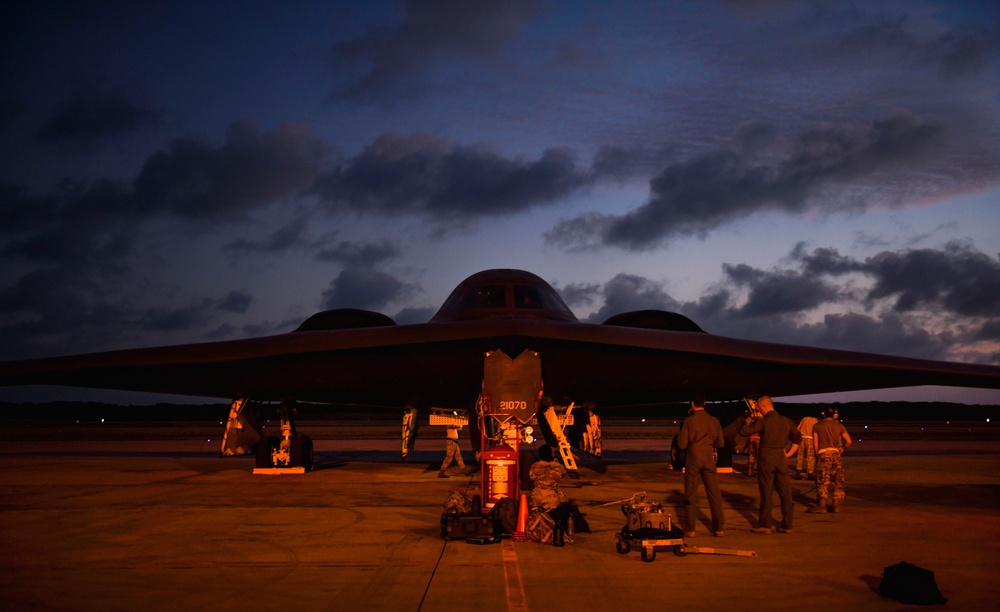 B-2 Spirit maintainers, pilots perform maintenance