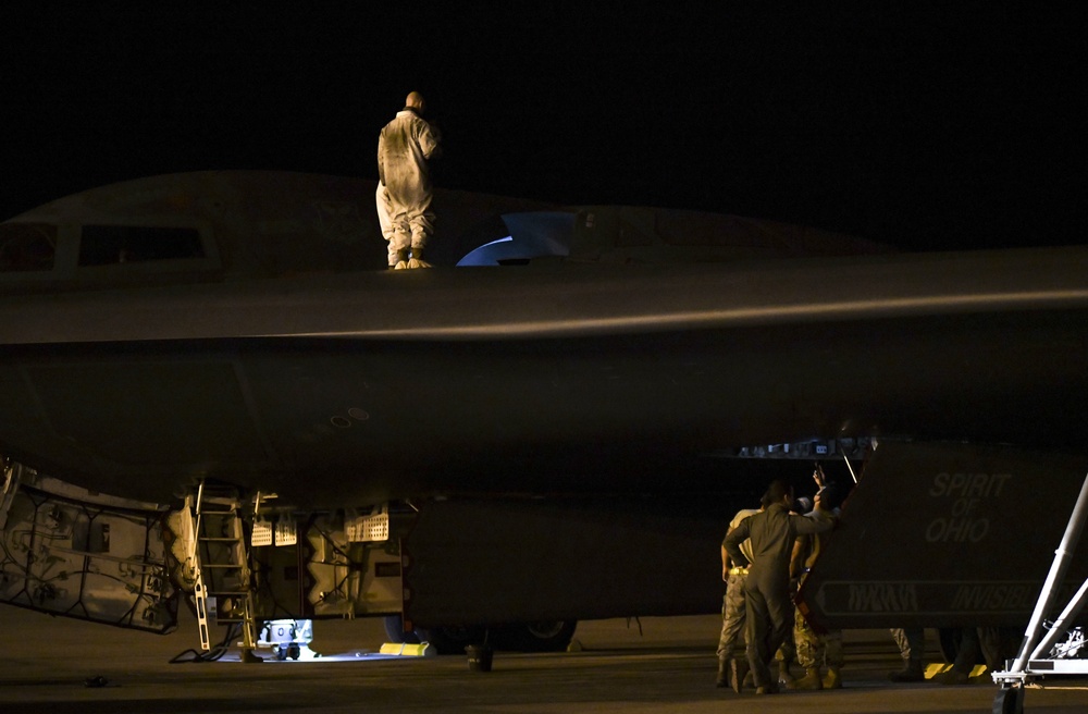 B-2 Spirit maintainers, pilots perform maintenance