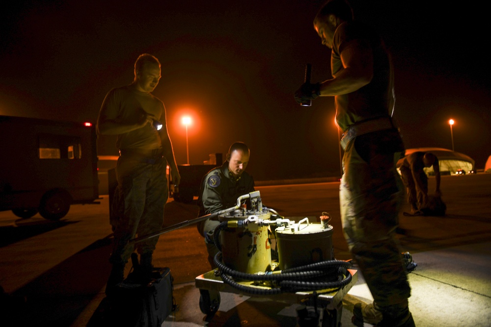 B-2 Spirit maintainers, pilots perform maintenance