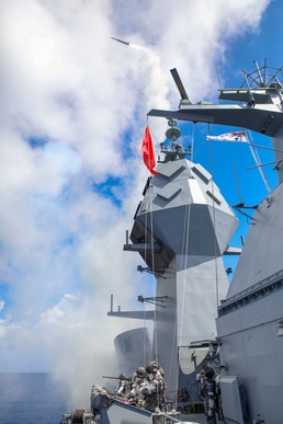 HMAS Arunta conducts missile life fire on RIMPAC