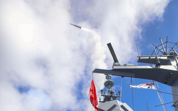 HMAS Arunta first AMCAP frigate to fire missiles at RIMPAC