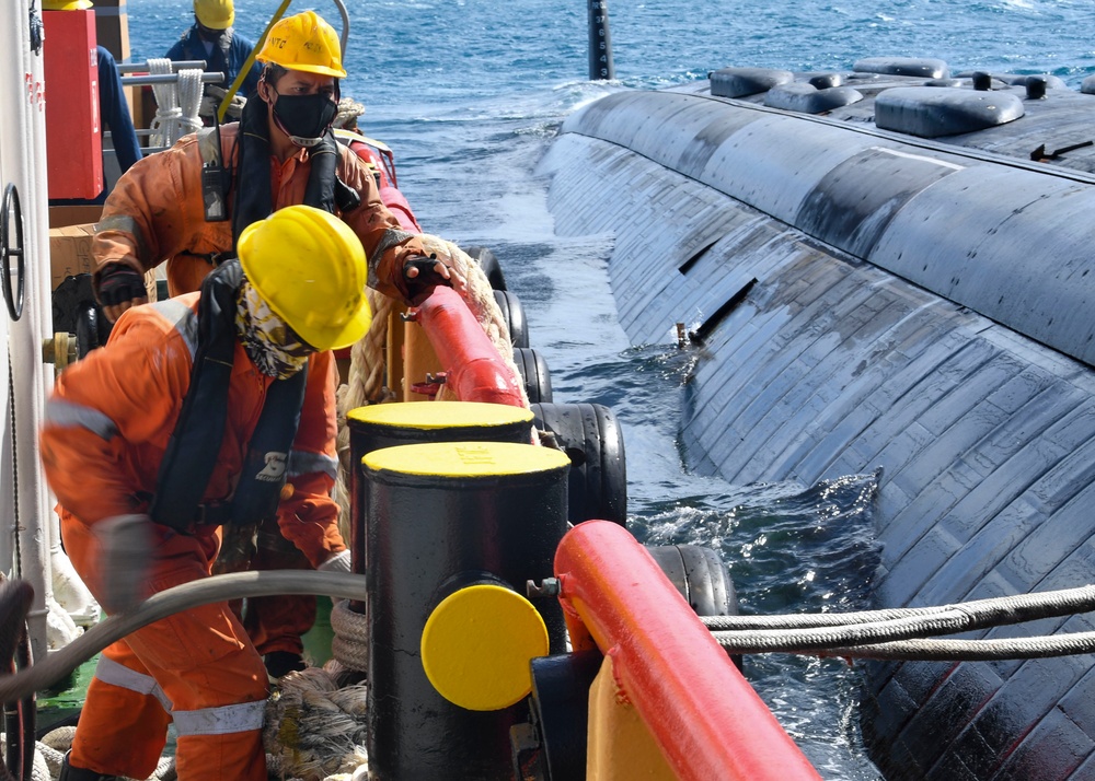 USS Greeneville (SSN 772) receives mail