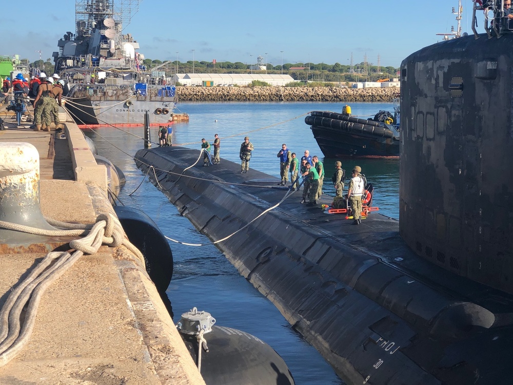 USS John Warner (SSN 785) conducted a brief stop for personnel