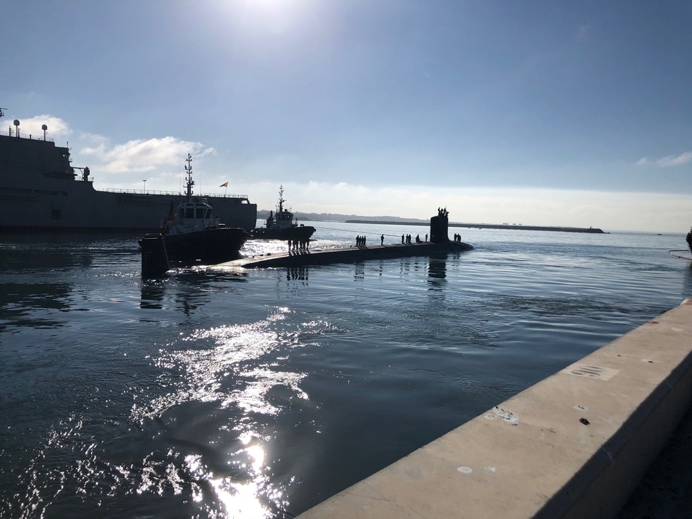 USS John Warner (SSN 785) conducted a brief stop for personnel