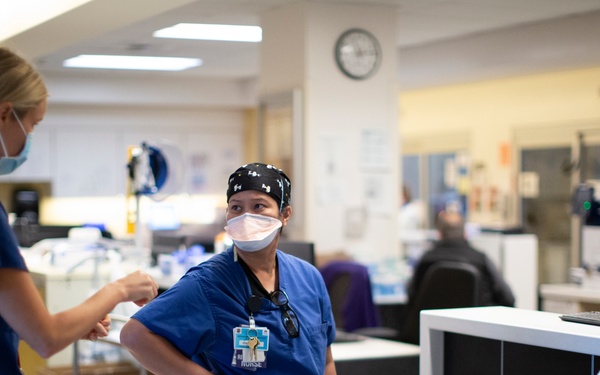 Air Force medical providers treat patients in Los Angeles ICU