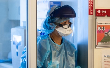 Air Force medical providers treat patients in Los Angeles ICU