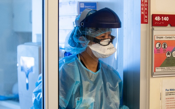 Air Force medical providers treat patients in Los Angeles ICU