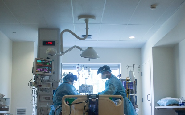 Air Force medical providers treat patients in Los Angeles ICU