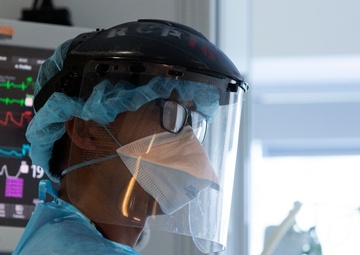 Air Force medical providers treat patients in Los Angeles ICU