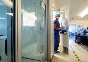 Air Force medical providers treat patients in Los Angeles ICU