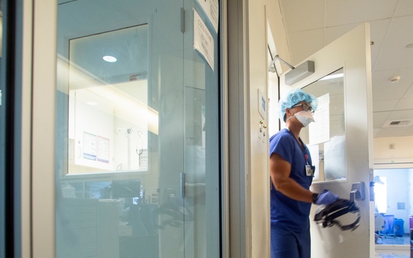 Air Force medical providers treat patients in Los Angeles ICU