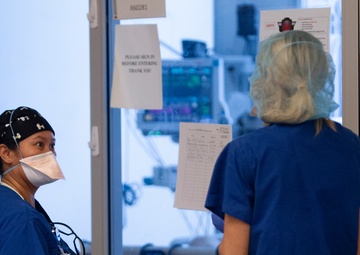 Air Force medical providers treat patients in Los Angeles ICU