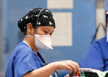 Air Force medical providers treat patients in Los Angeles ICU