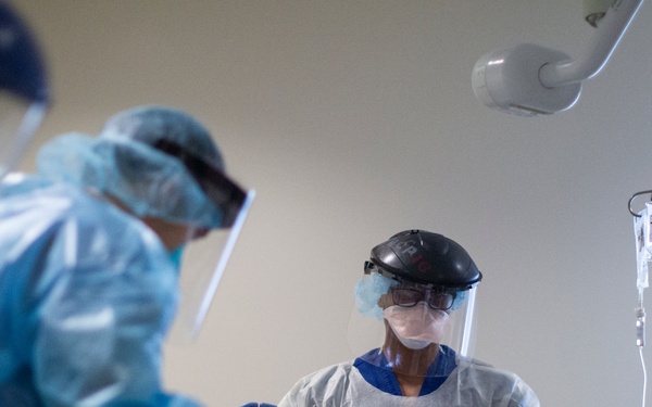 Air Force medical providers treat patients in Los Angeles ICU