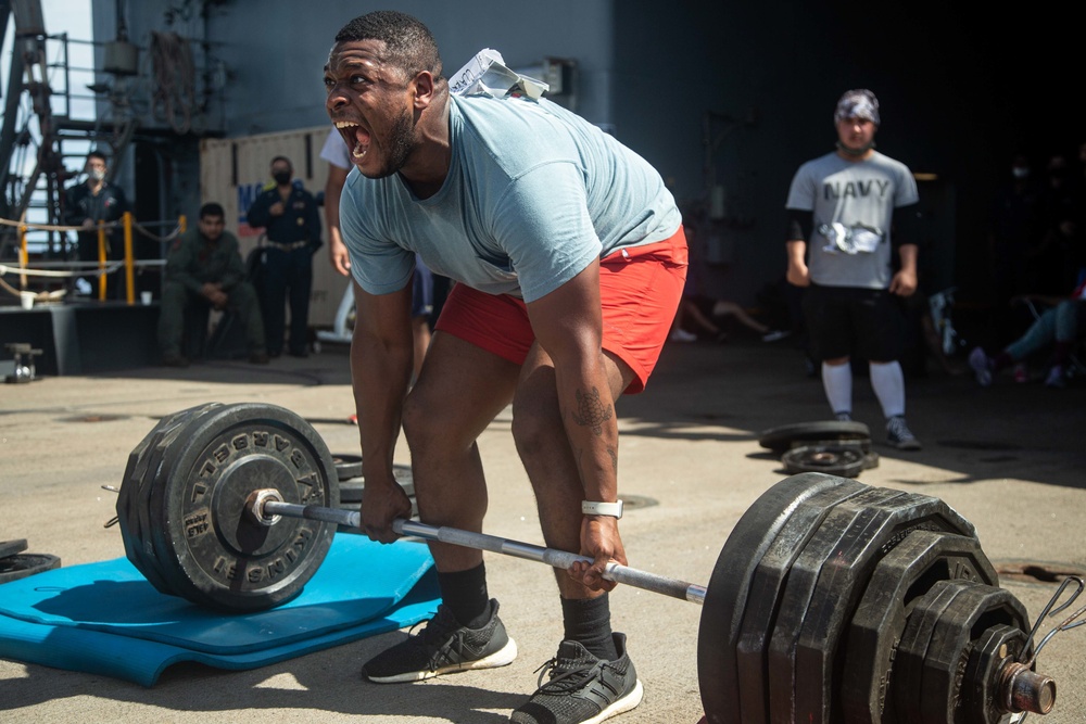 USS Germantown Marines and Sailors face off in weightlifting competition