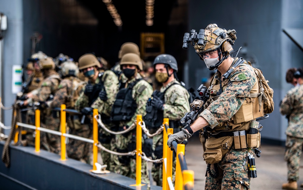 Marines with Command Element, 31st MEU Conduct VBSS Training Aboard USS Germantown (LSD 42)