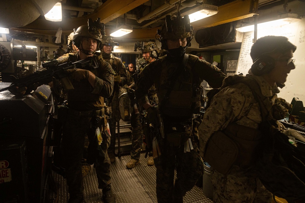 31st MEU Recon Marines carry out VBSS aboard the USS Germantown