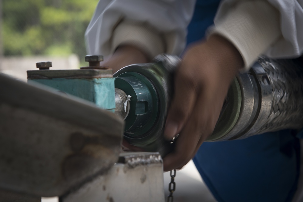 1 SOLRS Airmen keep it cool, enable 1 SOW aviation