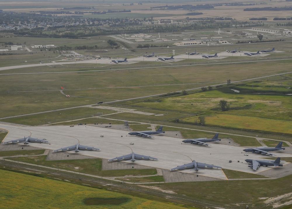 Barksdale's Air Force Base 2nd Bomb Wing bombers arrive at Minot Air Force Base