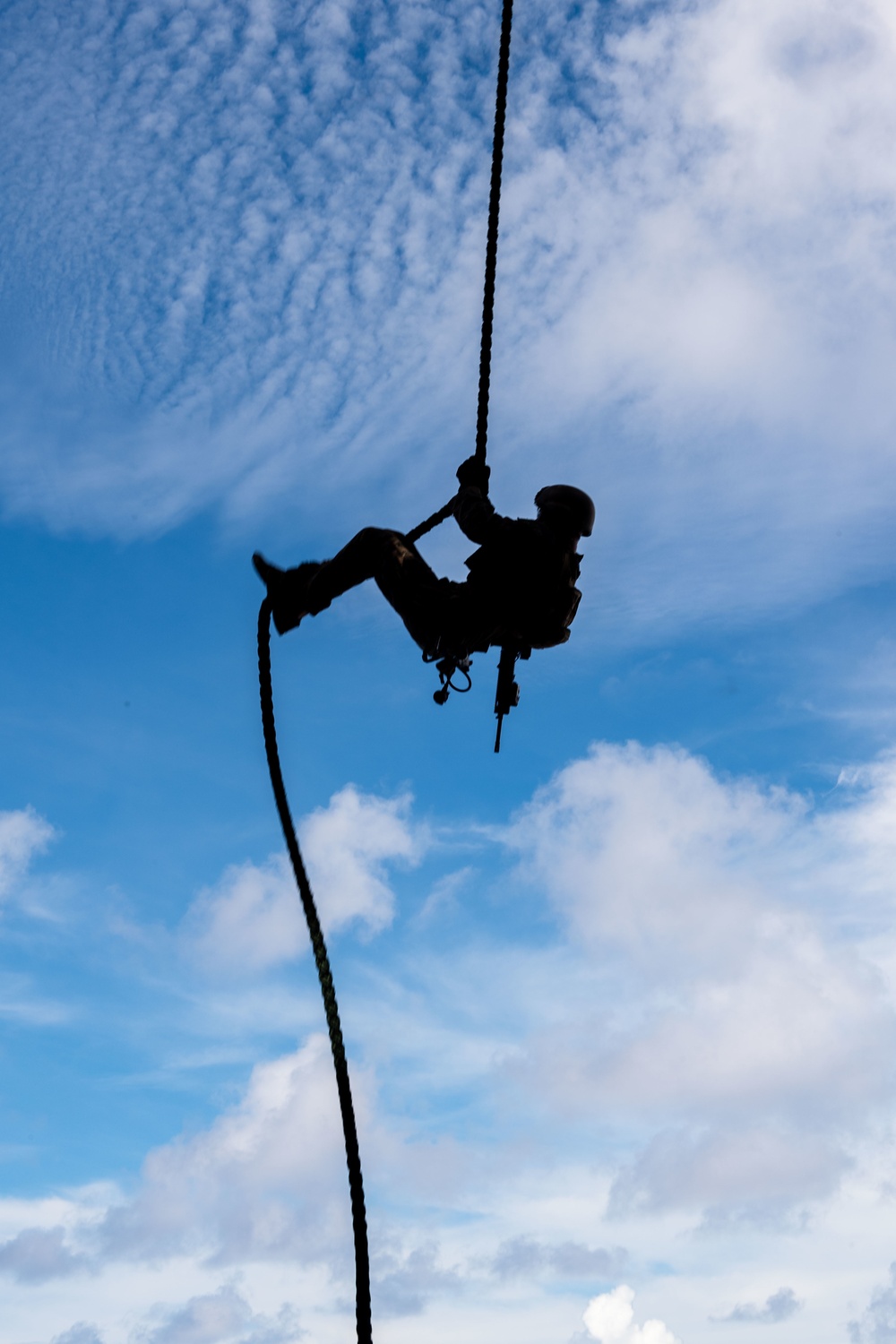 31st Marine Expeditionary Unit Marines conduct fast rope sustainment training aboard USS America (LHA 6)