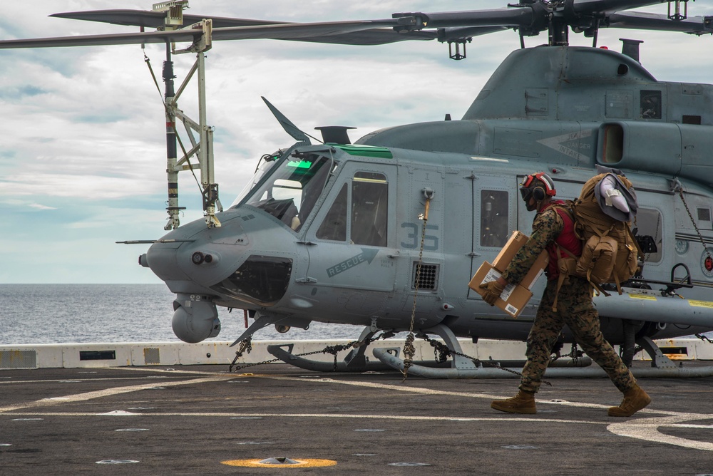 VMM-262 (REIN), 31st MEU fly onto USS New Orleans (LPD 18)