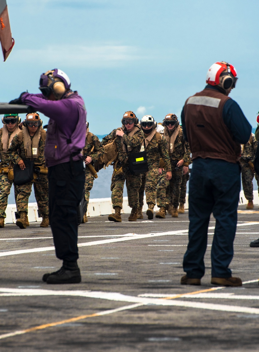 VMM-262 (REIN), 31st MEU fly onto USS New Orleans (LPD 18)