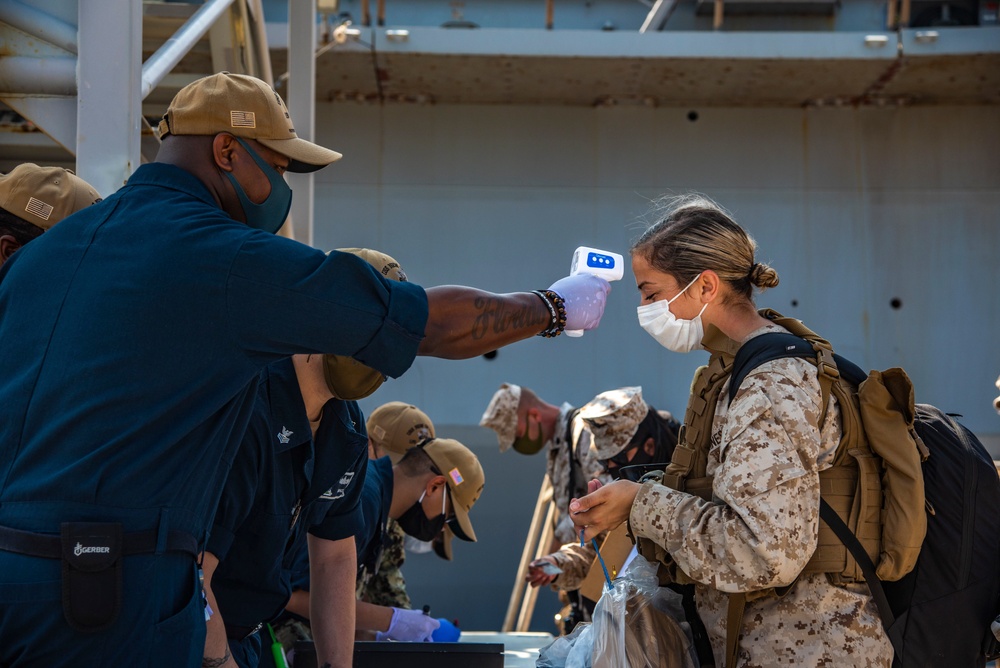 Welcome Aboard!: CLB-31, 31st MEU board USS New Orleans (LPD 18)